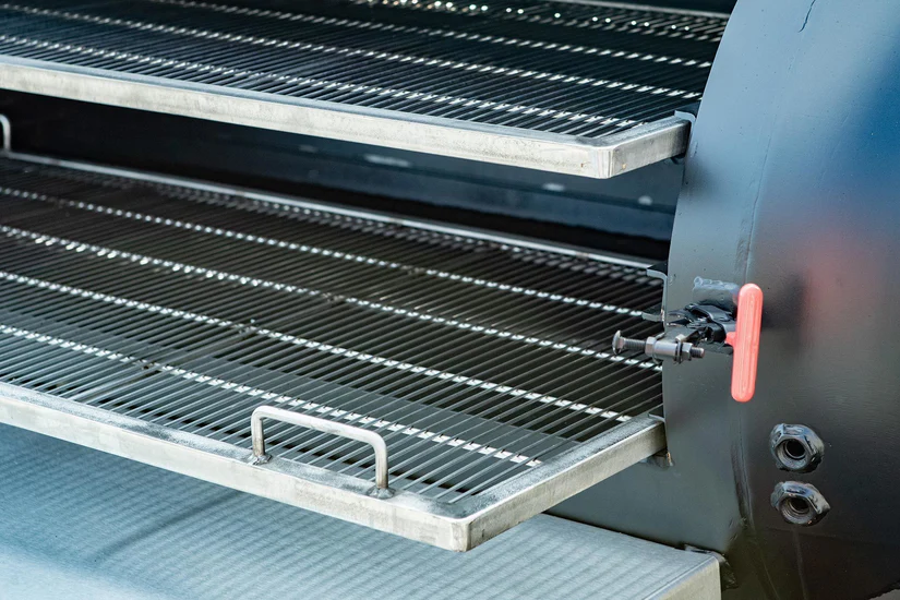 Meadow_Creek_Tank_Smoker_2019_Grates_1_da2b78c5-ba09-4eab-addf-2b28f0b01621_826x550